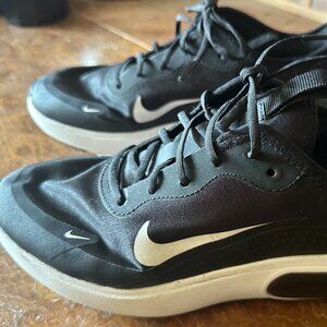 Nike Air Max Dia black & White Athletic Sneaker Womens Size 7